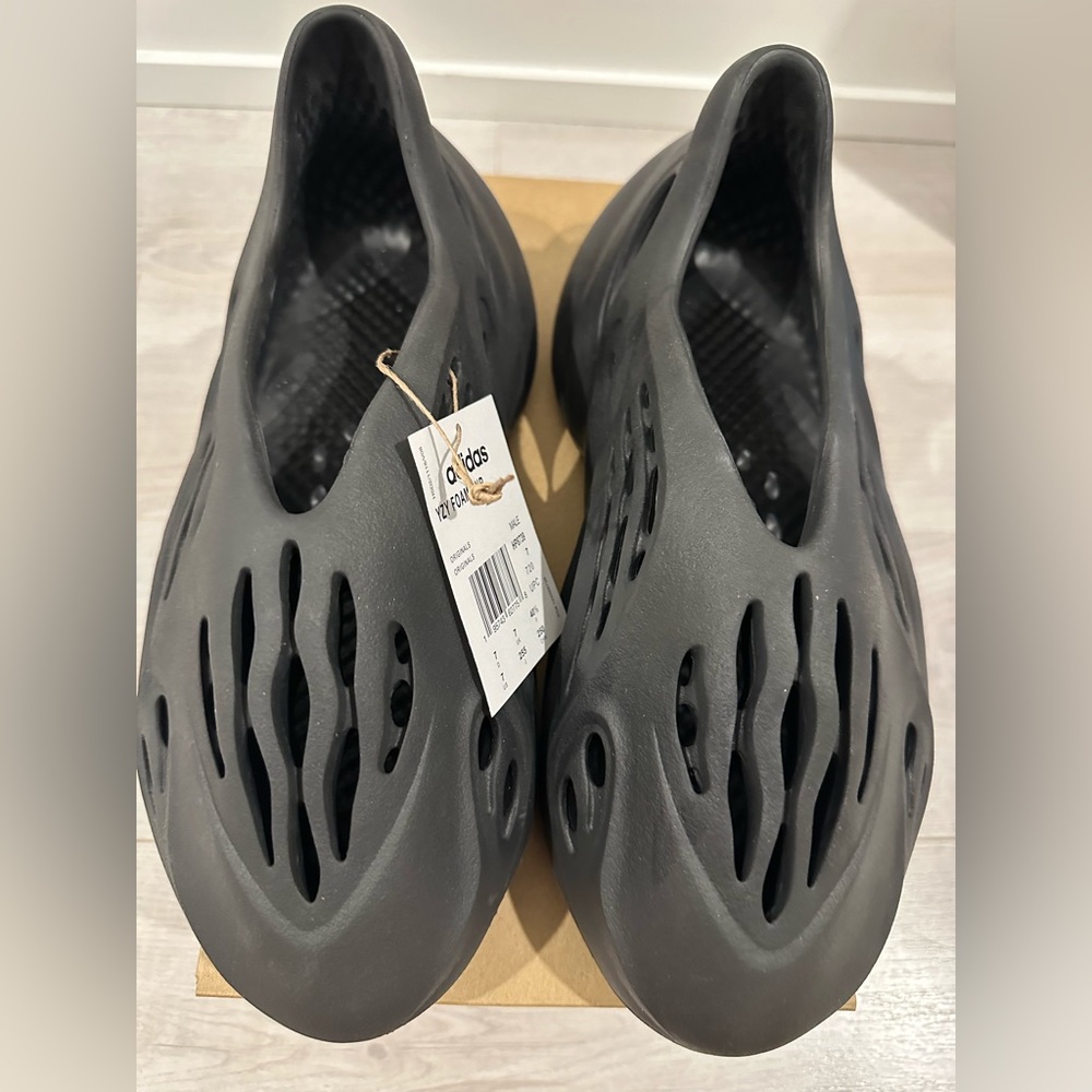 Yeezy Foam RNR - Picture 5 of 11